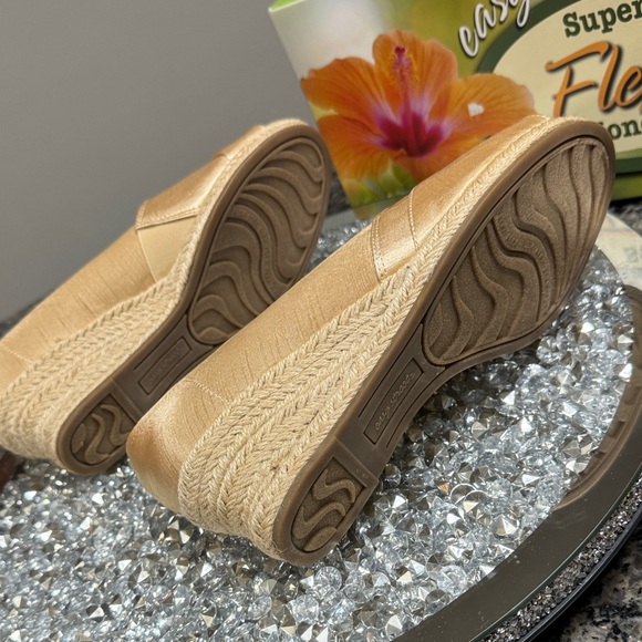 Women’s Jasper Champagne gold satin Espadrille Wedge Slip-On Shoes NEW 8 Wide - Picture 11 of 13